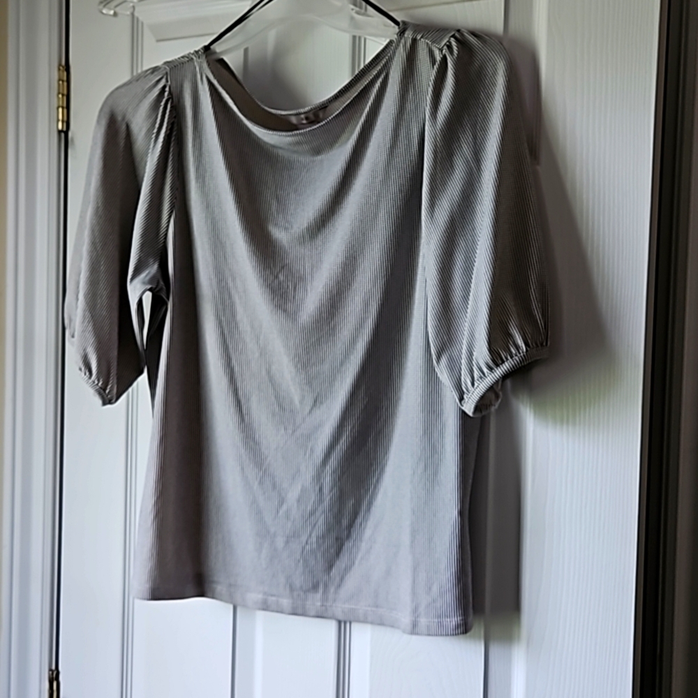 H&M top short sleeve black and white puff sleeve detail